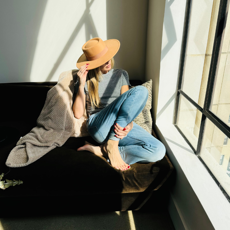 CHARLOTTE Crew Neck Tee