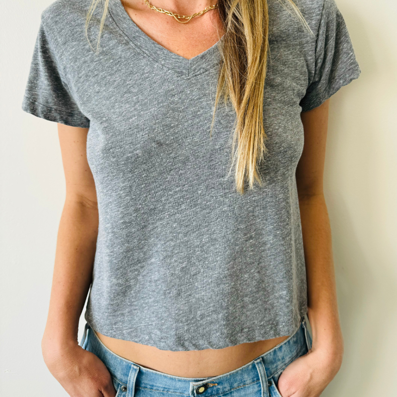 SERENA V-Neck Tee